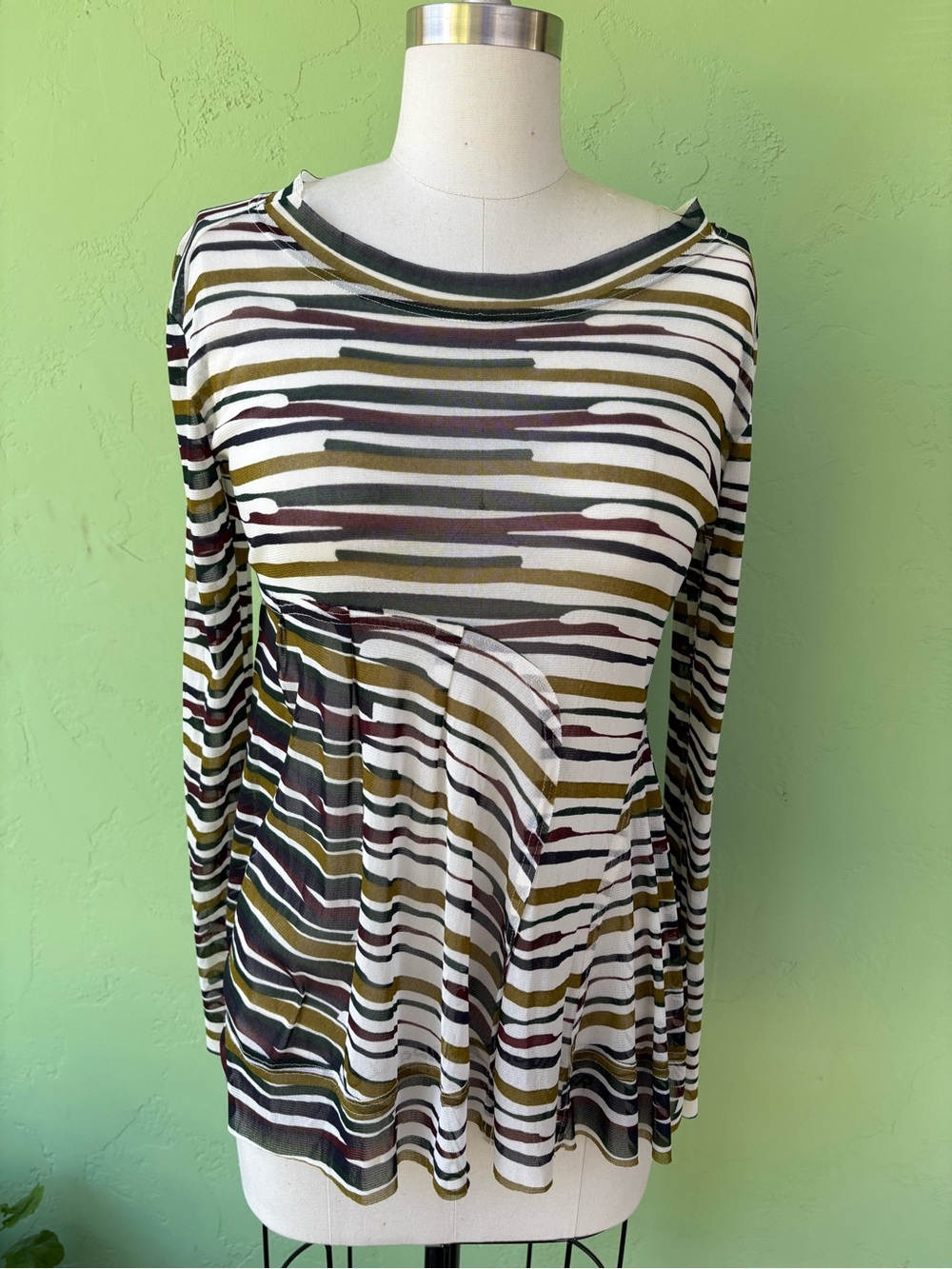 Lilith .. light weight stretchy long sleeved tunic short. Fits medium to large.